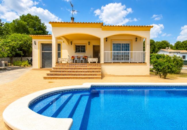 Villa à El Vendrell -  Cozy Costa Dorada, piscine privée, 3km plage !