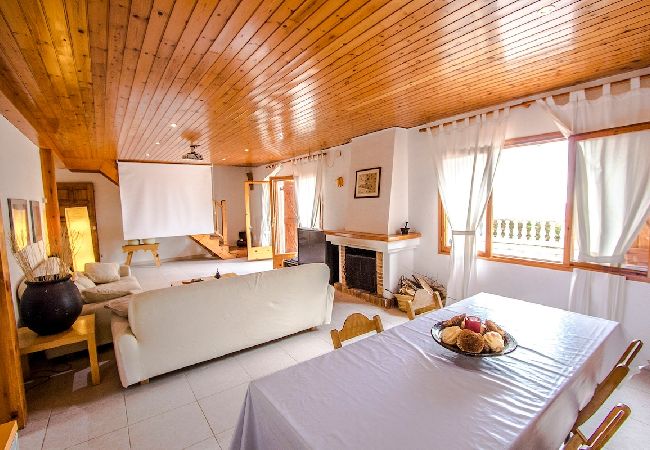 Villa à Sant Cebrià de Vallalta -  Villa de style suisse près de Barcelone et à 10min de la plage! Villa à Sant Cebrià de Vallalta -  Villa de style suisse près de Barcelone et à 10min de la plage!