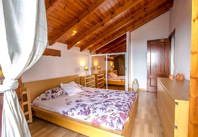 Villa à Sant Cebrià de Vallalta -  Villa de style suisse près de Barcelone et à 10min de la plage! Villa à Sant Cebrià de Vallalta -  Villa de style suisse près de Barcelone et à 10min de la plage!