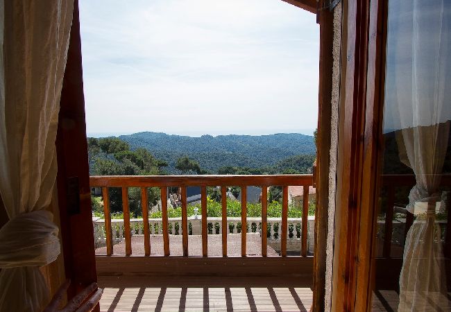 Villa à Sant Cebrià de Vallalta -  Villa de style suisse près de Barcelone et à 10min de la plage! Villa à Sant Cebrià de Vallalta -  Villa de style suisse près de Barcelone et à 10min de la plage!