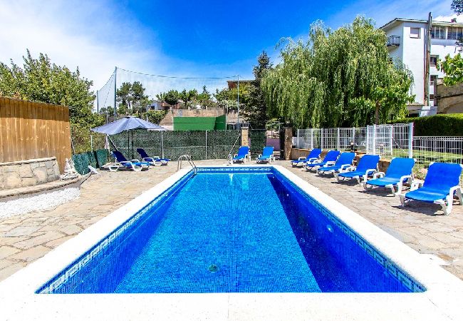 Villa à Rellinars - Piscine, tennis, billard et plus 50km de Barcelone!