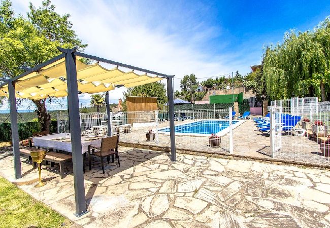 Villa à Rellinars - Piscine, tennis, billard et plus 50km de Barcelone!