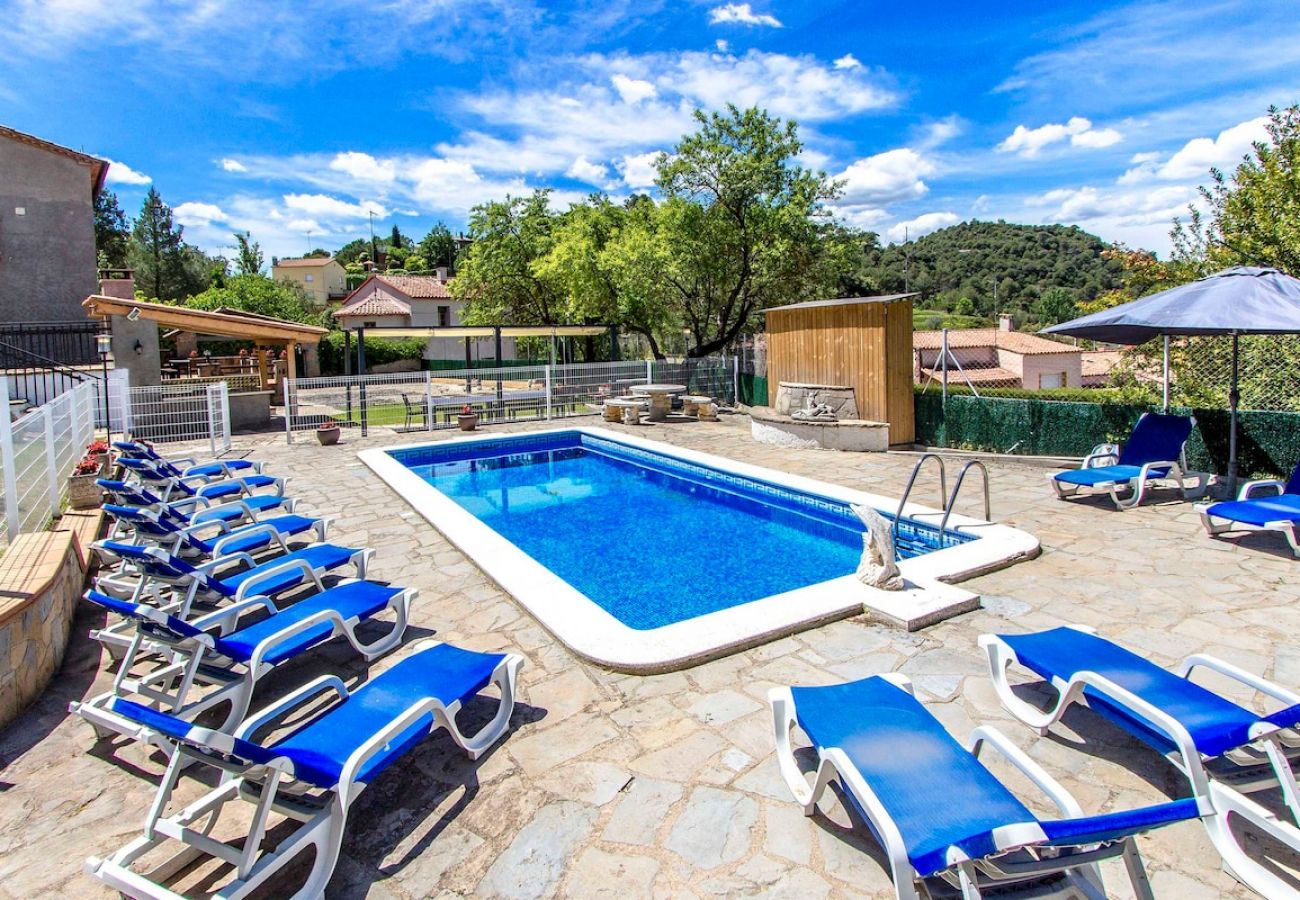 Villa à Rellinars - Piscine, tennis, billard et plus 50km de Barcelone!