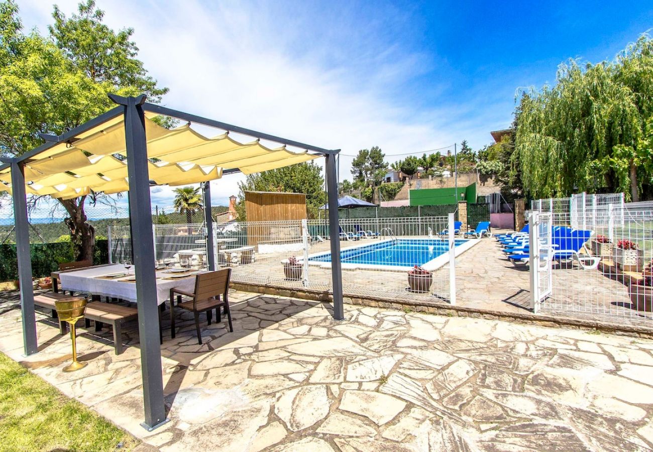 Villa à Rellinars - Piscine, tennis, billard et plus 50km de Barcelone!