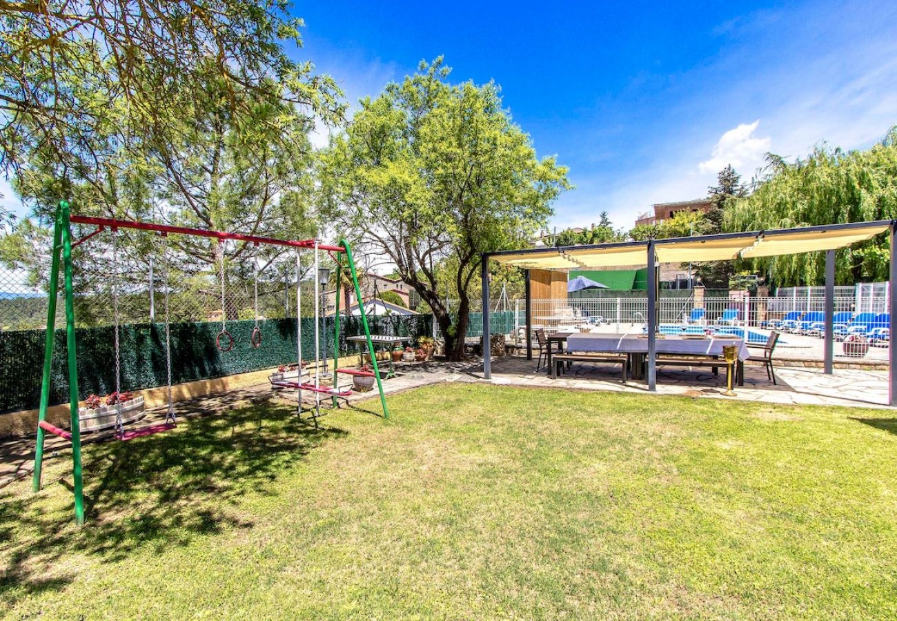 Villa à Rellinars - Piscine, tennis, billard et plus 50km de Barcelone!