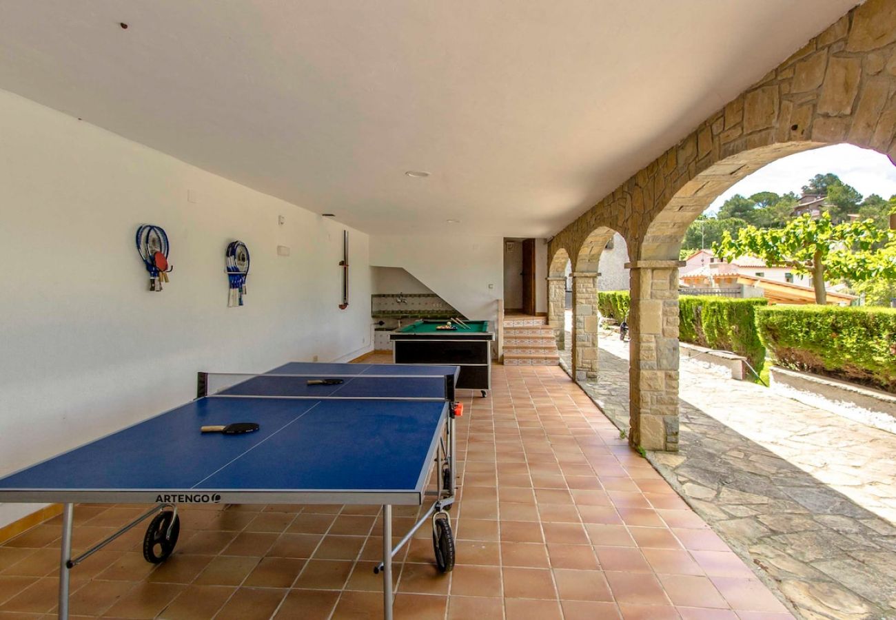 Villa à Rellinars - Piscine, tennis, billard et plus 50km de Barcelone!