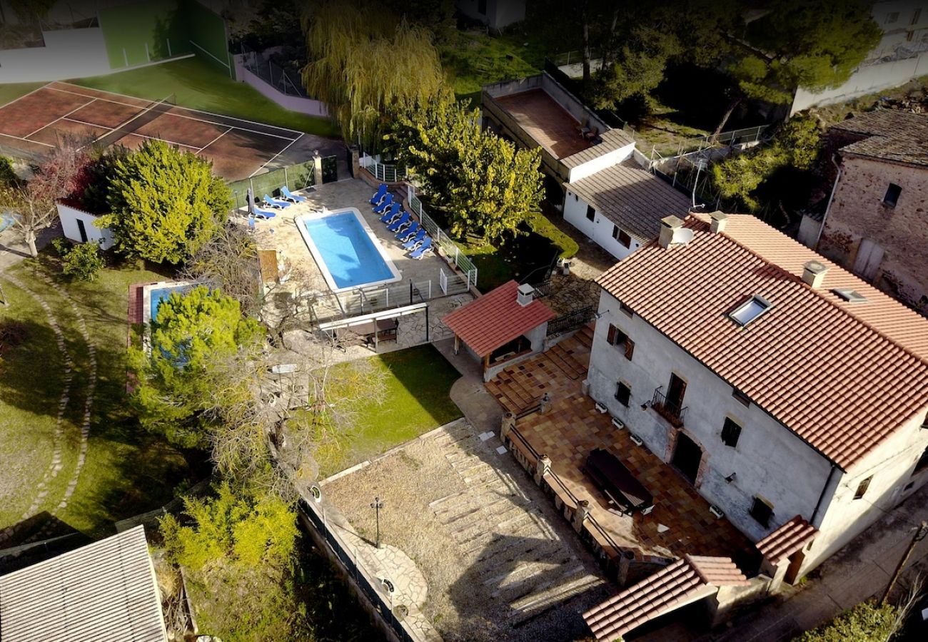 Villa à Rellinars - Piscine, tennis, billard et plus 50km de Barcelone!