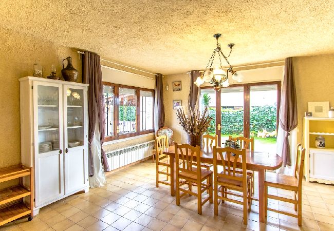 Villa à Santa Coloma de Farners - Abode unique sur la Costa Brava avec accès train à BCN. Villa à Santa Coloma de Farners - Abode unique sur la Costa Brava avec accès train à BCN.