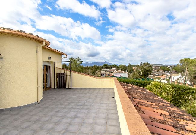 Villa à Santa Coloma de Farners - Abode unique sur la Costa Brava avec accès train à BCN. Villa à Santa Coloma de Farners - Abode unique sur la Costa Brava avec accès train à BCN.