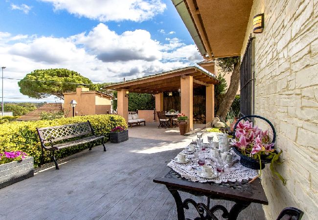 Villa à Santa Coloma de Farners - Abode unique sur la Costa Brava avec accès train à BCN. Villa à Santa Coloma de Farners - Abode unique sur la Costa Brava avec accès train à BCN.