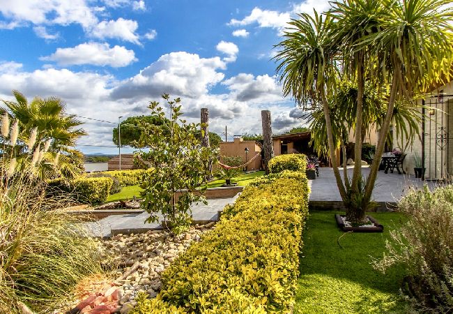 Villa à Santa Coloma de Farners - Abode unique sur la Costa Brava avec accès train à BCN. Villa à Santa Coloma de Farners - Abode unique sur la Costa Brava avec accès train à BCN.