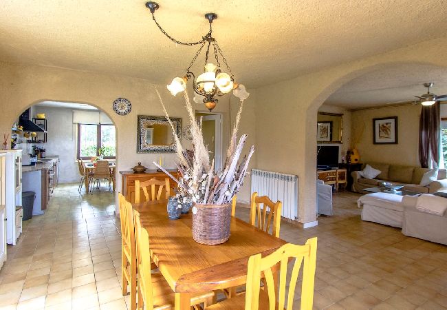 Villa à Santa Coloma de Farners - Abode unique sur la Costa Brava avec accès train à BCN. Villa à Santa Coloma de Farners - Abode unique sur la Costa Brava avec accès train à BCN.