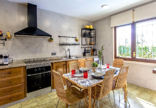 Villa à Santa Coloma de Farners - Abode unique sur la Costa Brava avec accès train à BCN. Villa à Santa Coloma de Farners - Abode unique sur la Costa Brava avec accès train à BCN.