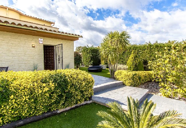 Villa à Santa Coloma de Farners - Abode unique sur la Costa Brava avec accès train à BCN. Villa à Santa Coloma de Farners - Abode unique sur la Costa Brava avec accès train à BCN.