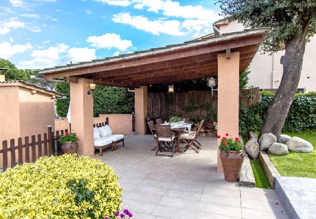 Villa à Santa Coloma de Farners - Abode unique sur la Costa Brava avec accès train à BCN. Villa à Santa Coloma de Farners - Abode unique sur la Costa Brava avec accès train à BCN.