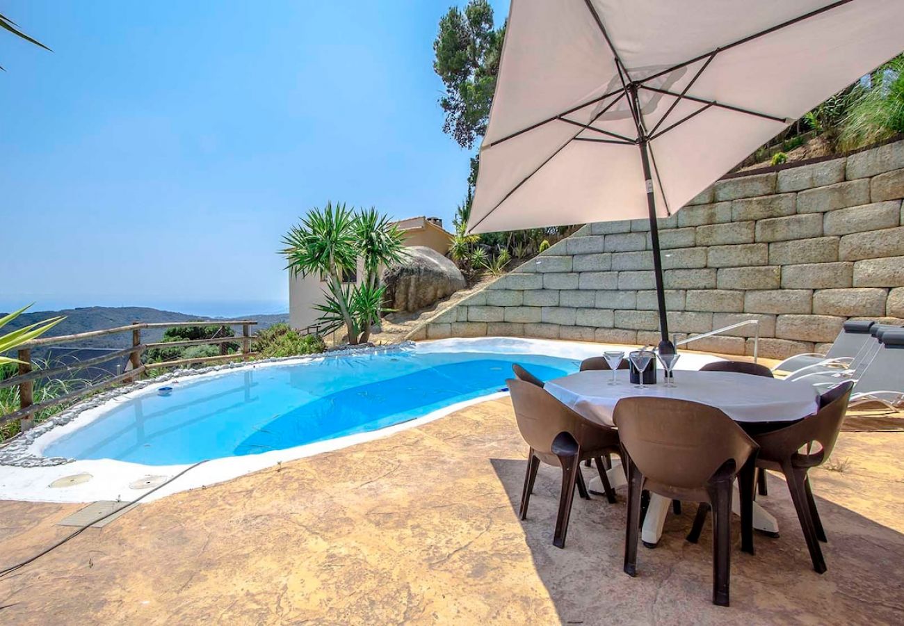 Villa à Sant Cebrià de Vallalta -  Modernité magnifique - à quelques km de la plage!