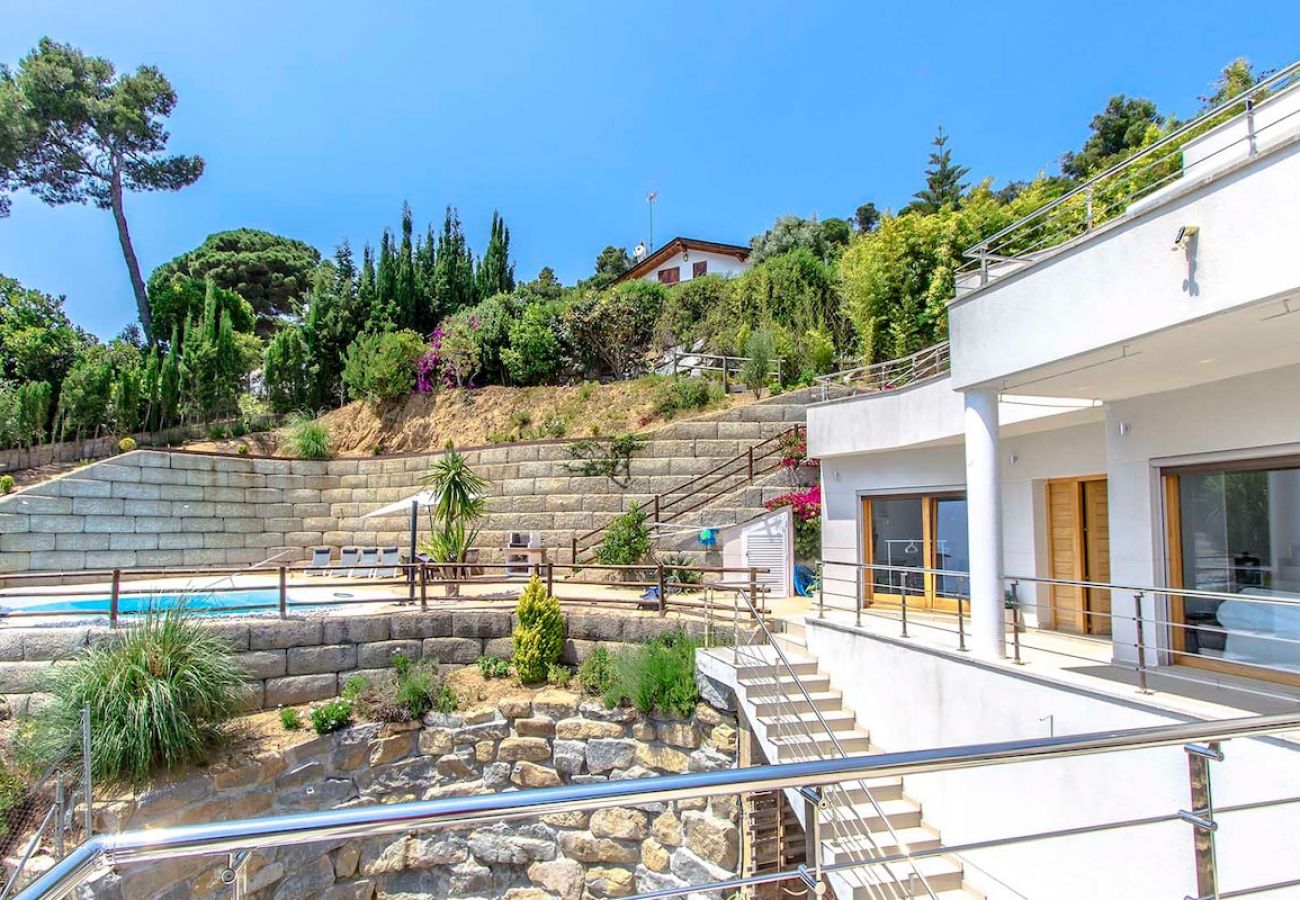 Villa à Sant Cebrià de Vallalta -  Modernité magnifique - à quelques km de la plage!