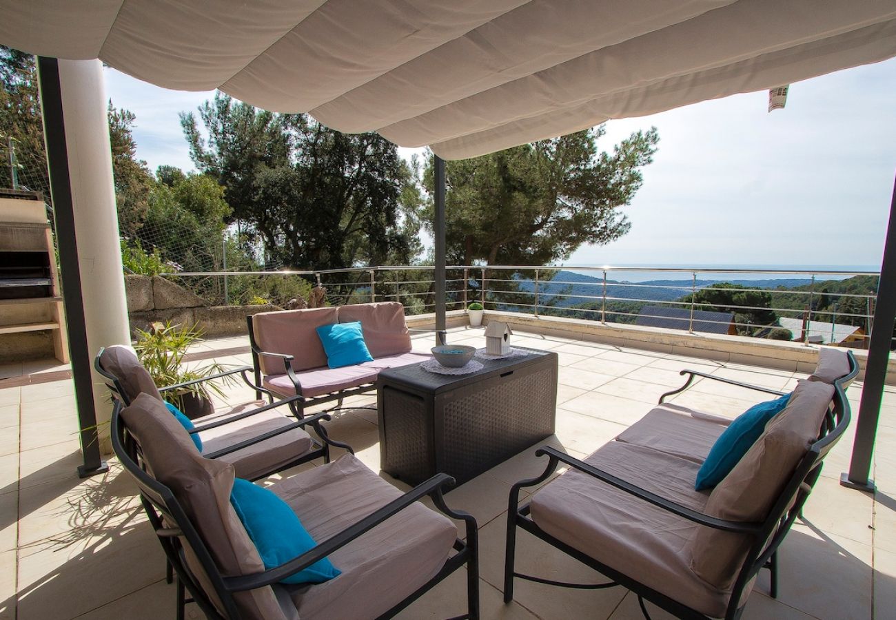 Villa à Sant Cebrià de Vallalta -  Modernité magnifique - à quelques km de la plage!