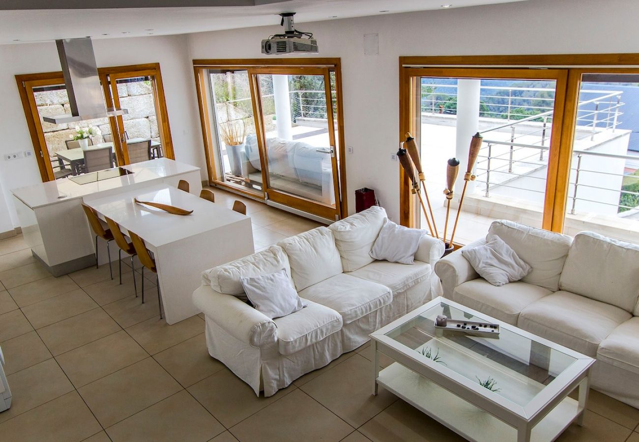Villa à Sant Cebrià de Vallalta -  Modernité magnifique - à quelques km de la plage!