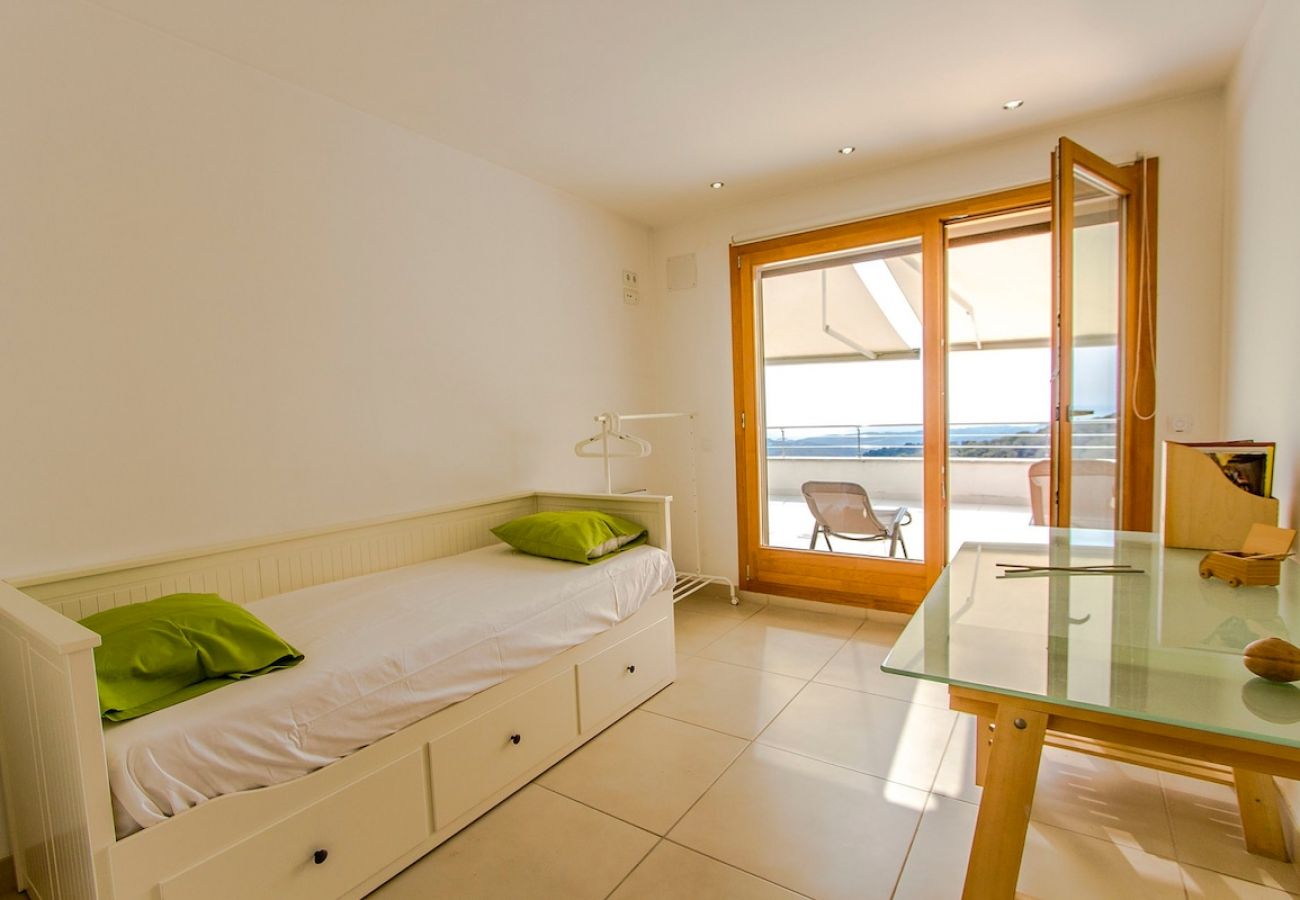 Villa à Sant Cebrià de Vallalta -  Modernité magnifique - à quelques km de la plage!