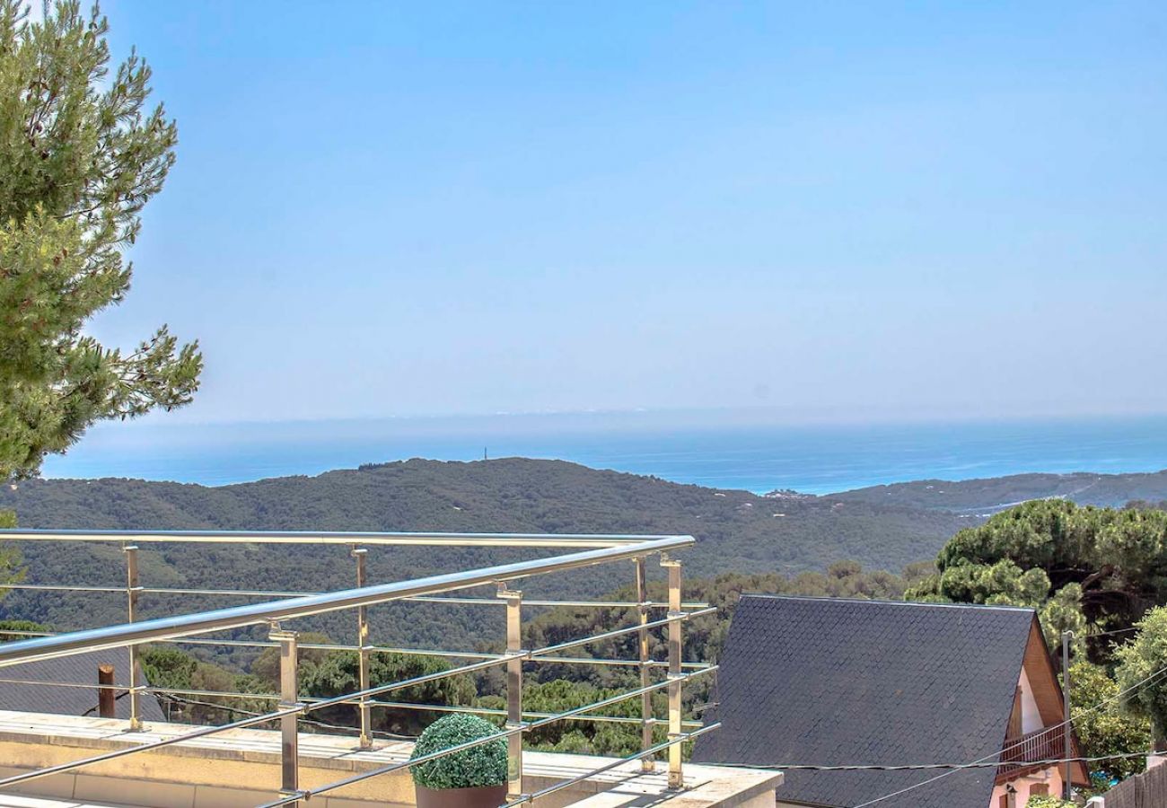 Villa à Sant Cebrià de Vallalta -  Modernité magnifique - à quelques km de la plage!