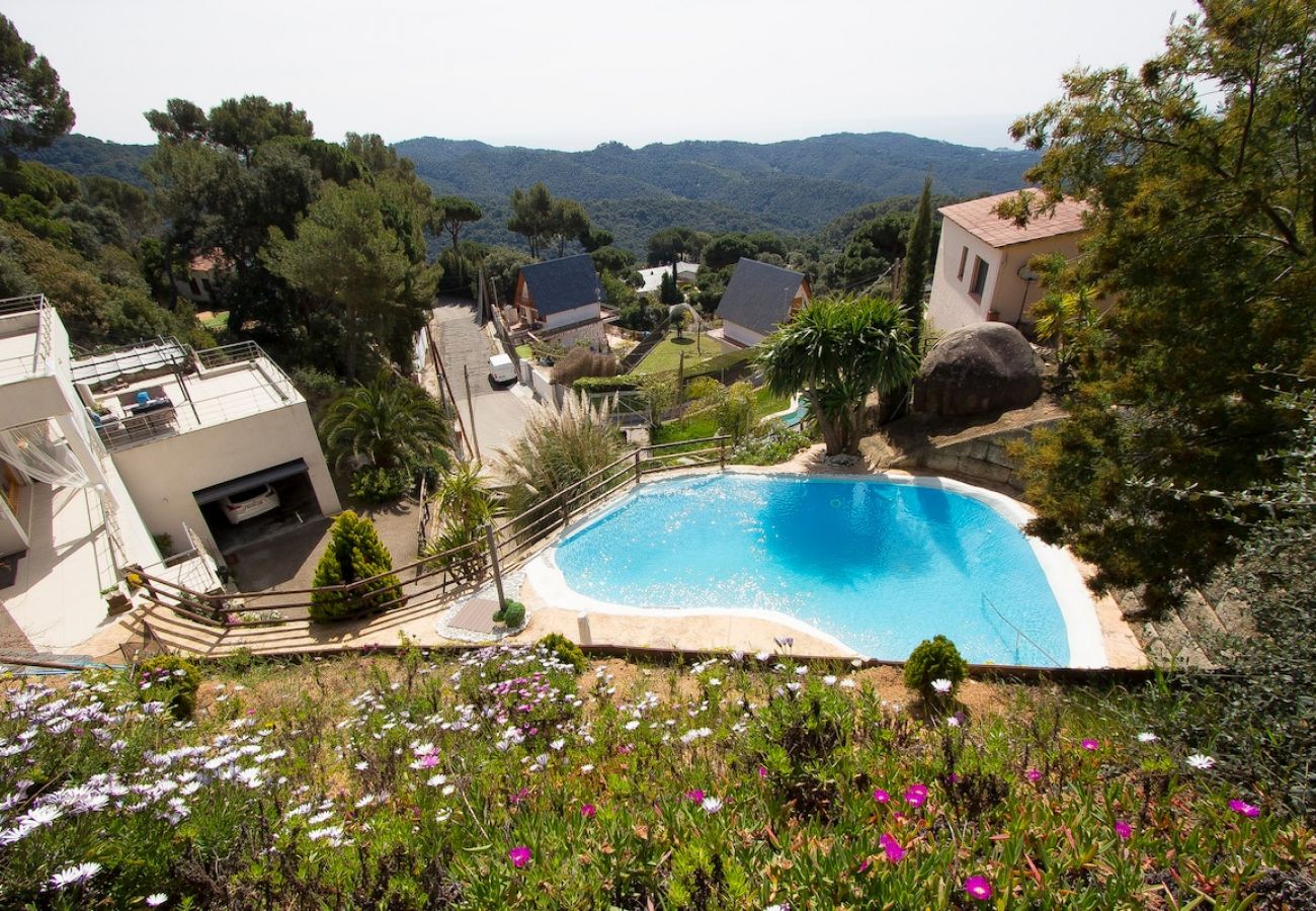 Villa à Sant Cebrià de Vallalta -  Modernité magnifique - à quelques km de la plage!