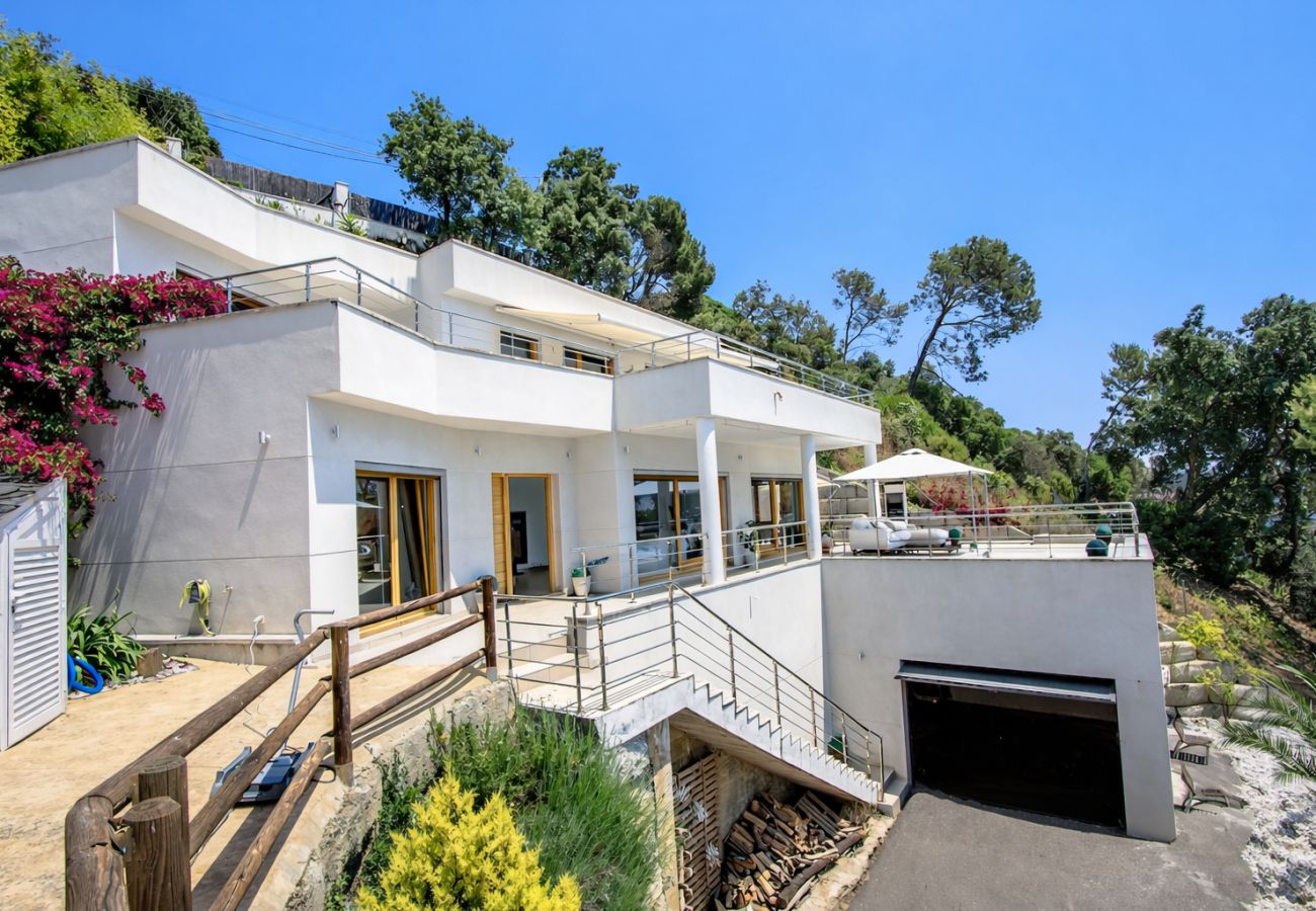 Villa à Sant Cebrià de Vallalta -  Modernité magnifique - à quelques km de la plage!