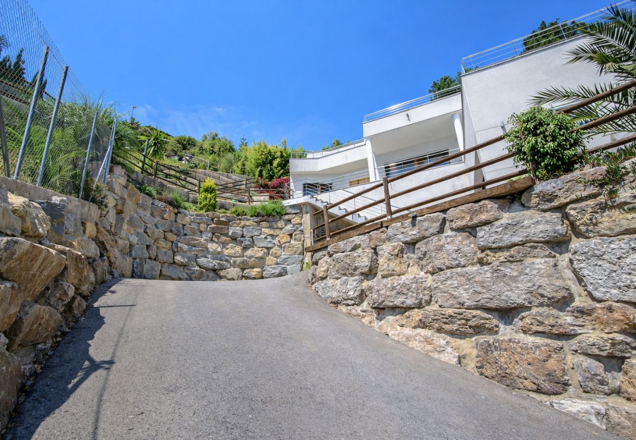 Villa à Sant Cebrià de Vallalta -  Modernité magnifique - à quelques km de la plage!