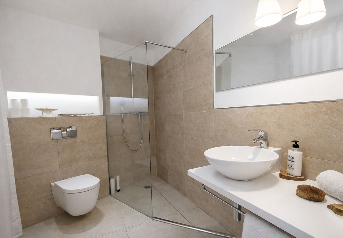 Villa à Sant Cebrià de Vallalta -  Modernité magnifique - à quelques km de la plage!