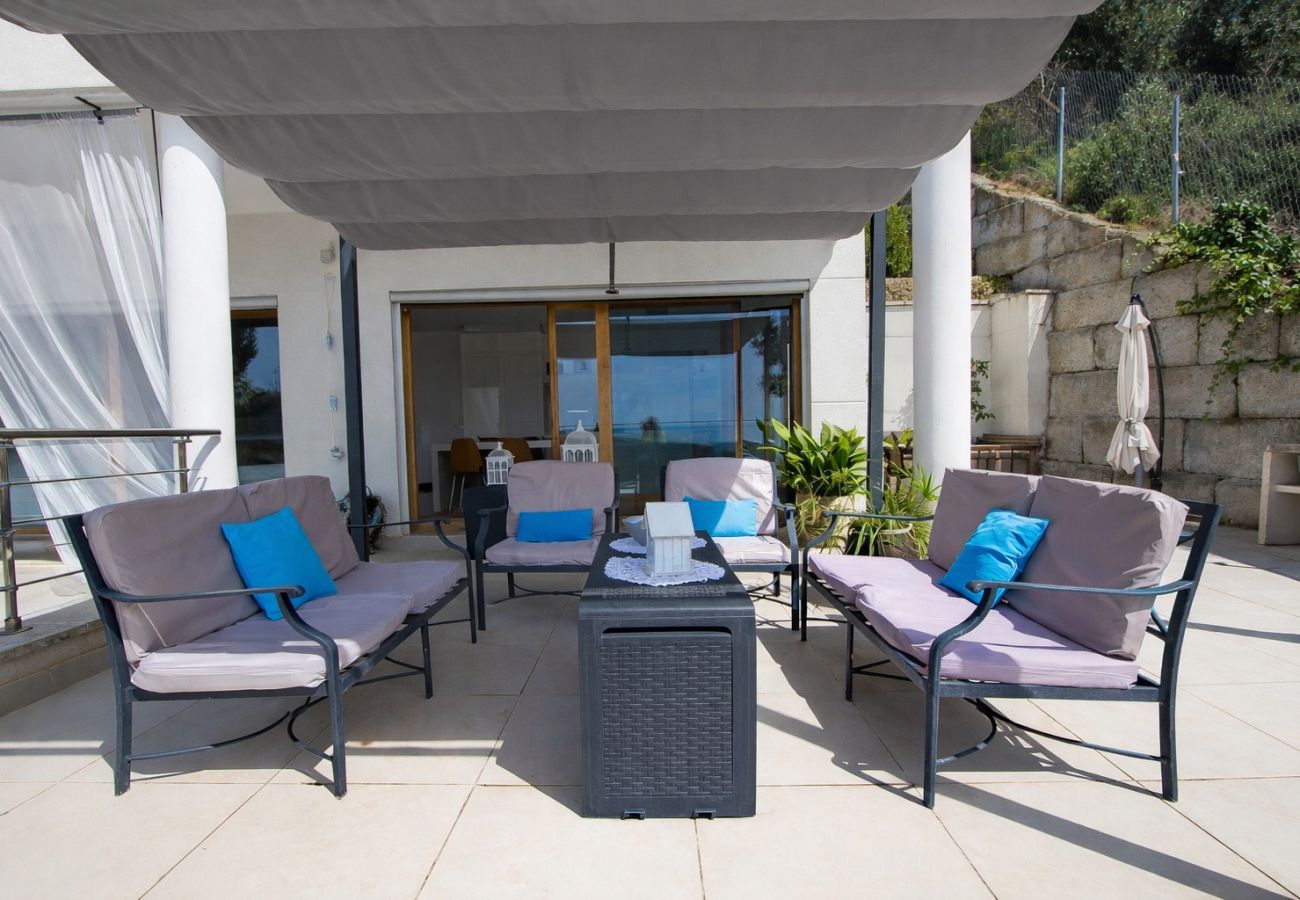 Villa à Sant Cebrià de Vallalta -  Modernité magnifique - à quelques km de la plage!