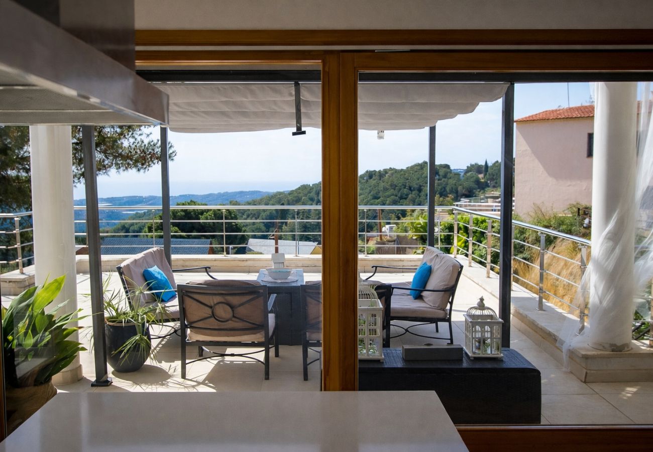 Villa à Sant Cebrià de Vallalta -  Modernité magnifique - à quelques km de la plage!