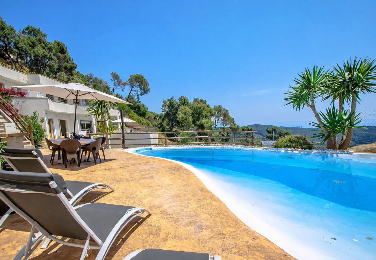 Villa à Sant Cebrià de Vallalta -  Modernité magnifique - à quelques km de la plage!