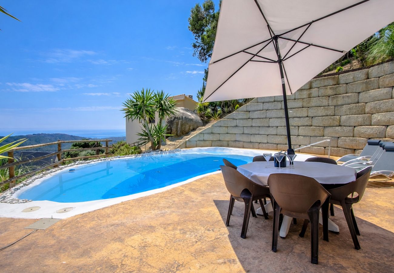 Villa à Sant Cebrià de Vallalta -  Modernité magnifique - à quelques km de la plage!