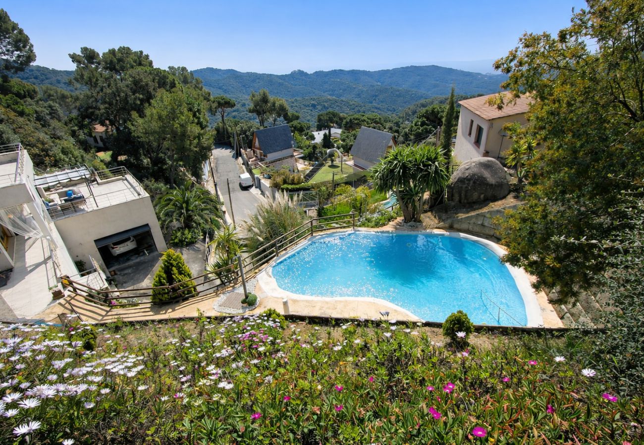 Villa à Sant Cebrià de Vallalta -  Modernité magnifique - à quelques km de la plage!