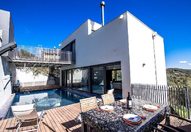 villa à Castellet i la Gornal - Havre de paix moderne en hauteur avec piscine privée à 7km de la plage !