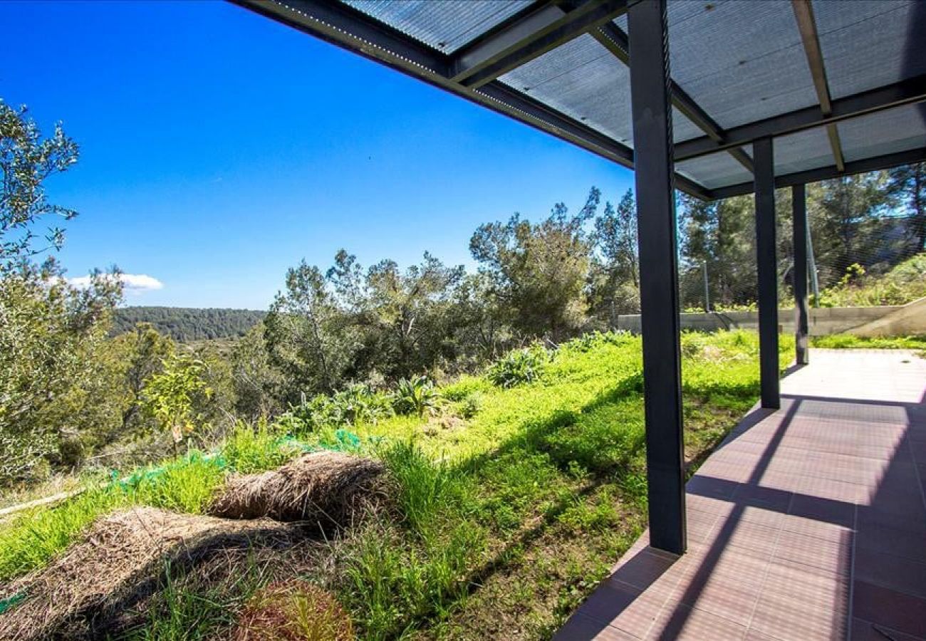 Villa à Castellet i la Gornal - Havre de paix moderne en hauteur avec piscine privée à 7km de la plage !