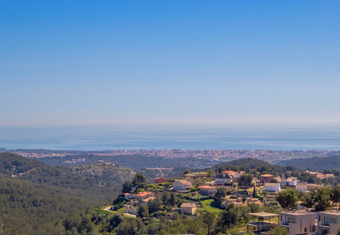 Villa à Castellet i la Gornal - Havre de paix moderne en hauteur avec piscine privée à 7km de la plage !