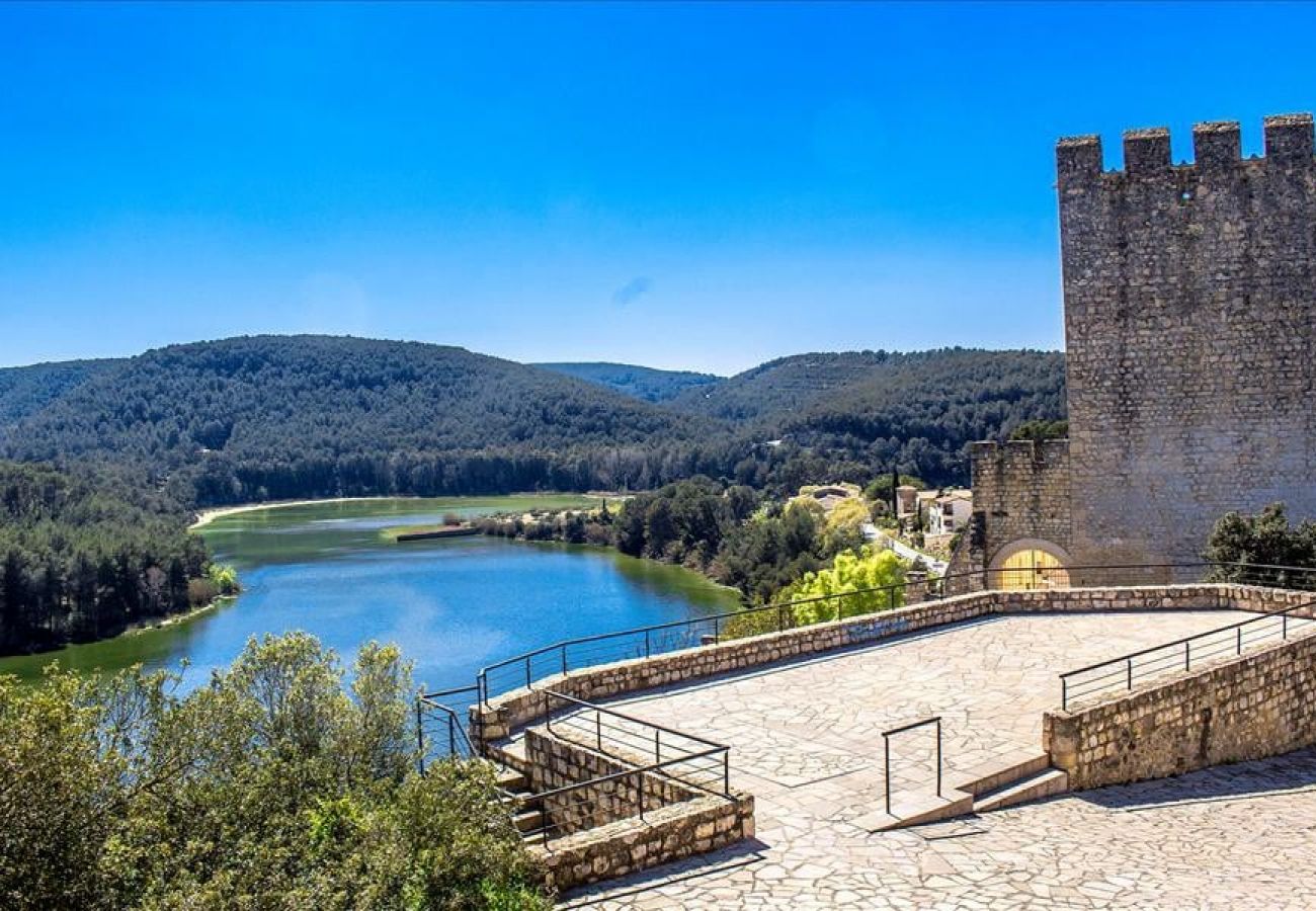 Villa à Castellet i la Gornal - Havre de paix moderne en hauteur avec piscine privée à 7km de la plage !