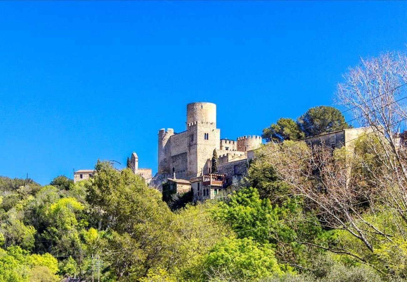 Villa à Castellet i la Gornal - Havre de paix moderne en hauteur avec piscine privée à 7km de la plage !