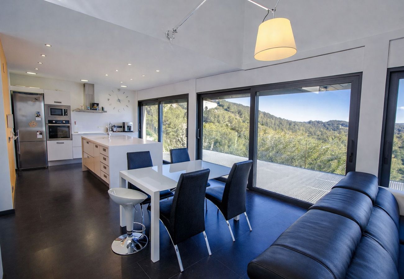 Villa à Castellet i la Gornal - Havre de paix moderne en hauteur avec piscine privée à 7km de la plage !