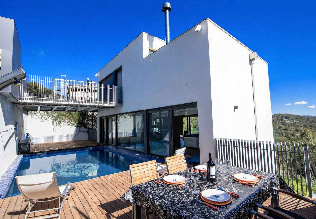 Villa à Castellet i la Gornal - Havre de paix moderne en hauteur avec piscine privée à 7km de la plage !