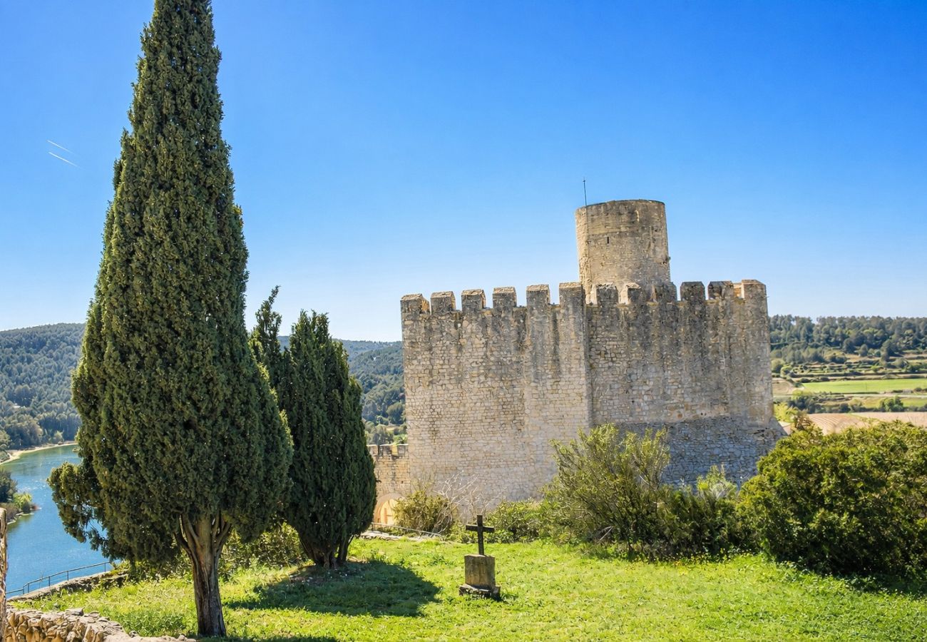 Villa à Castellet i la Gornal - Havre de paix moderne en hauteur avec piscine privée à 7km de la plage !