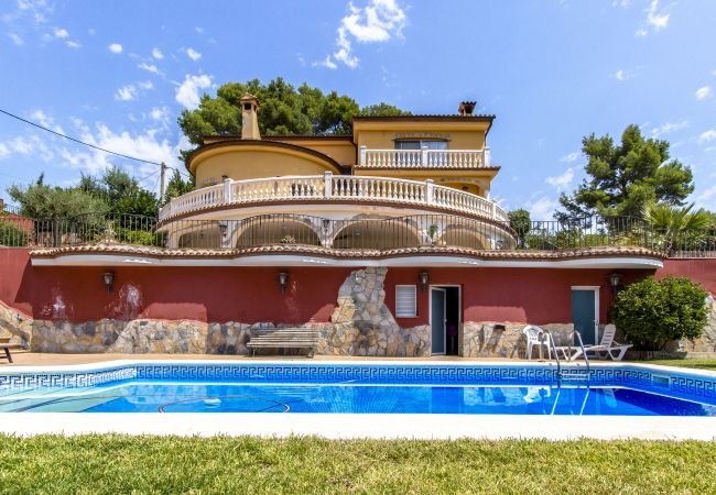 Villa à Torrelles de Llobregat -  Villa spacieuse et sublime à seulement 15km de Barcelone!