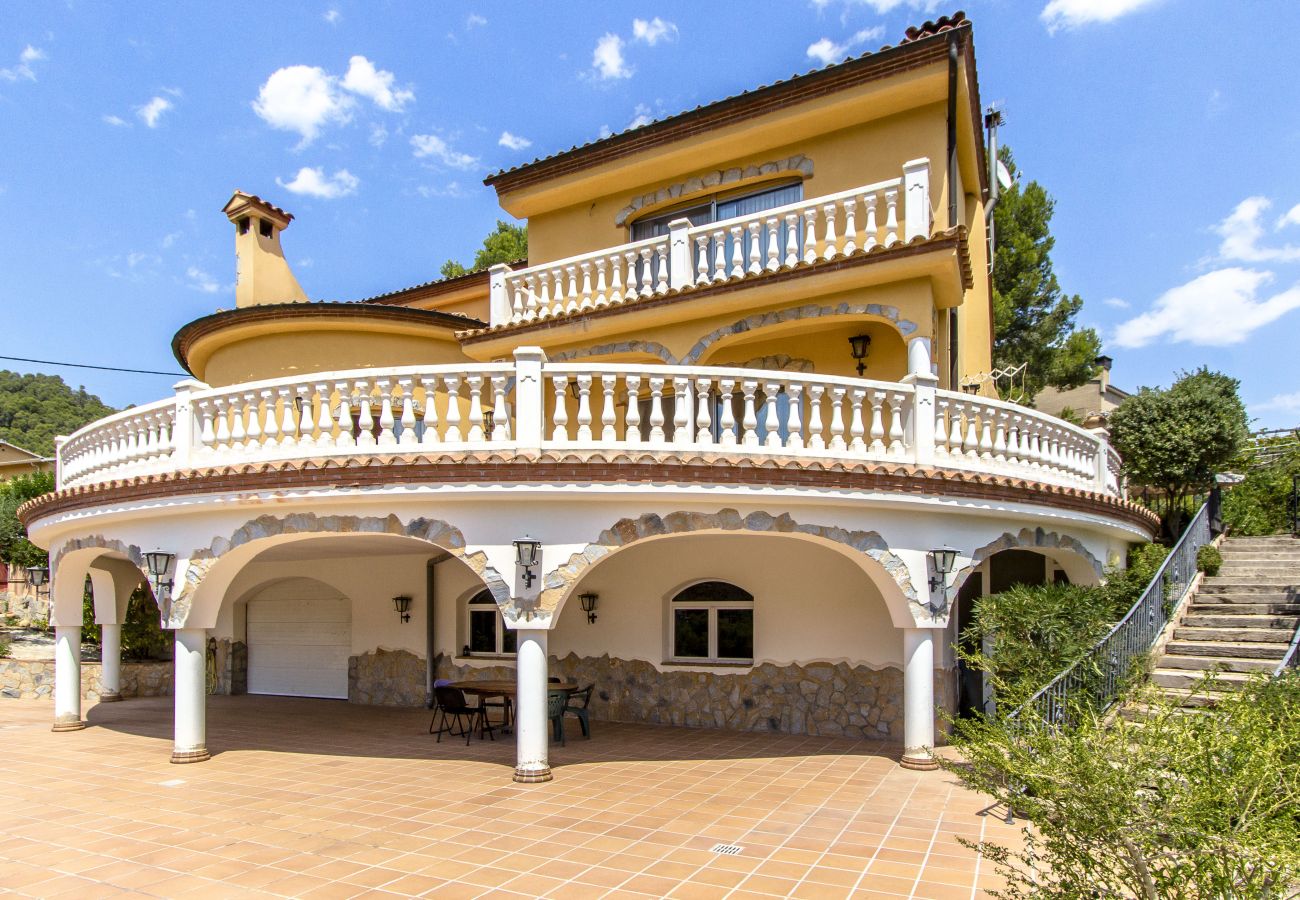 Villa à Torrelles de Llobregat -  Villa spacieuse et sublime à seulement 15km de Barcelone!