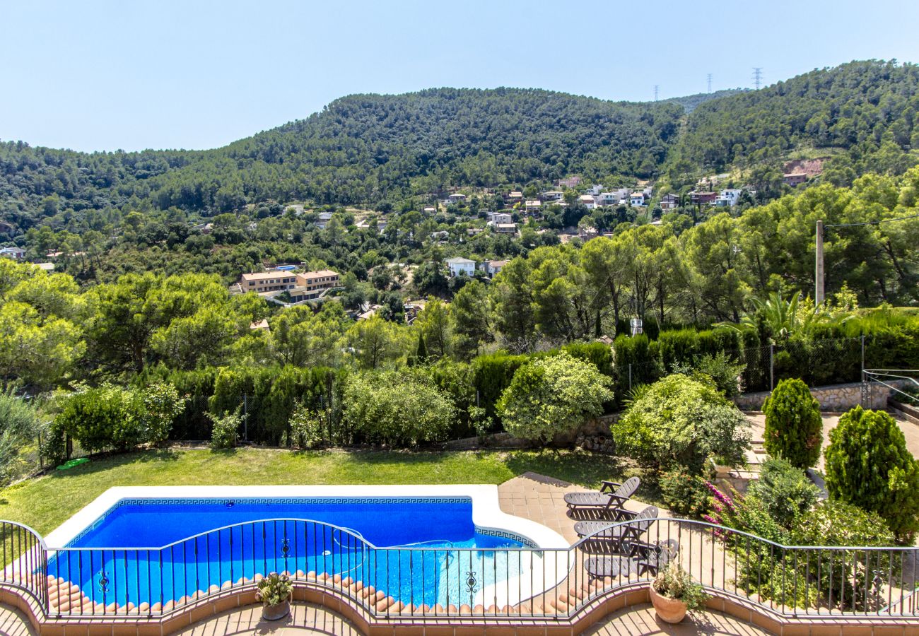 Villa à Torrelles de Llobregat -  Villa spacieuse et sublime à seulement 15km de Barcelone!