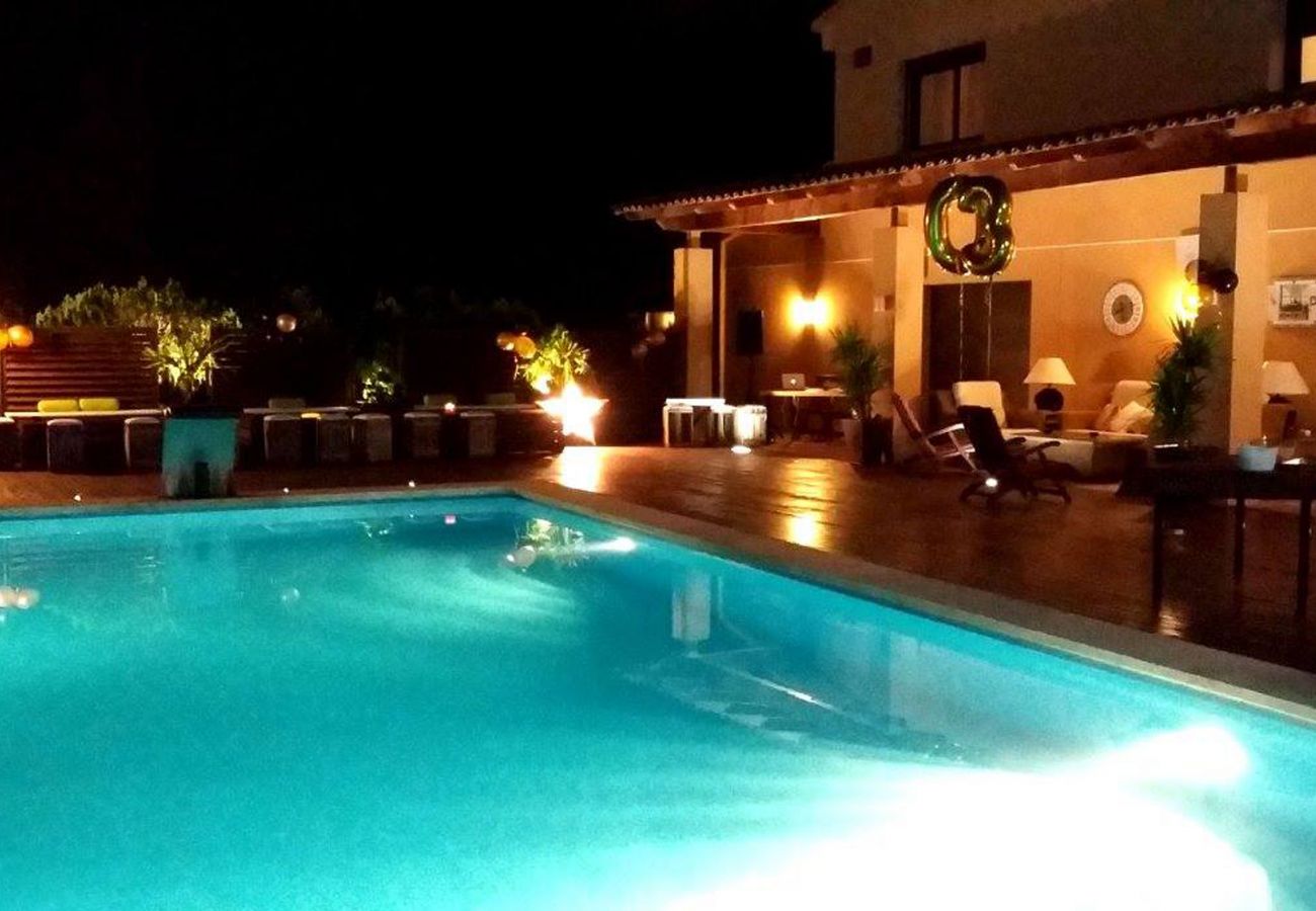 Villa à Sant Feliu de Codines - Vue imprenable et piscine chauffée pour 25 pax à 35min de BCN!