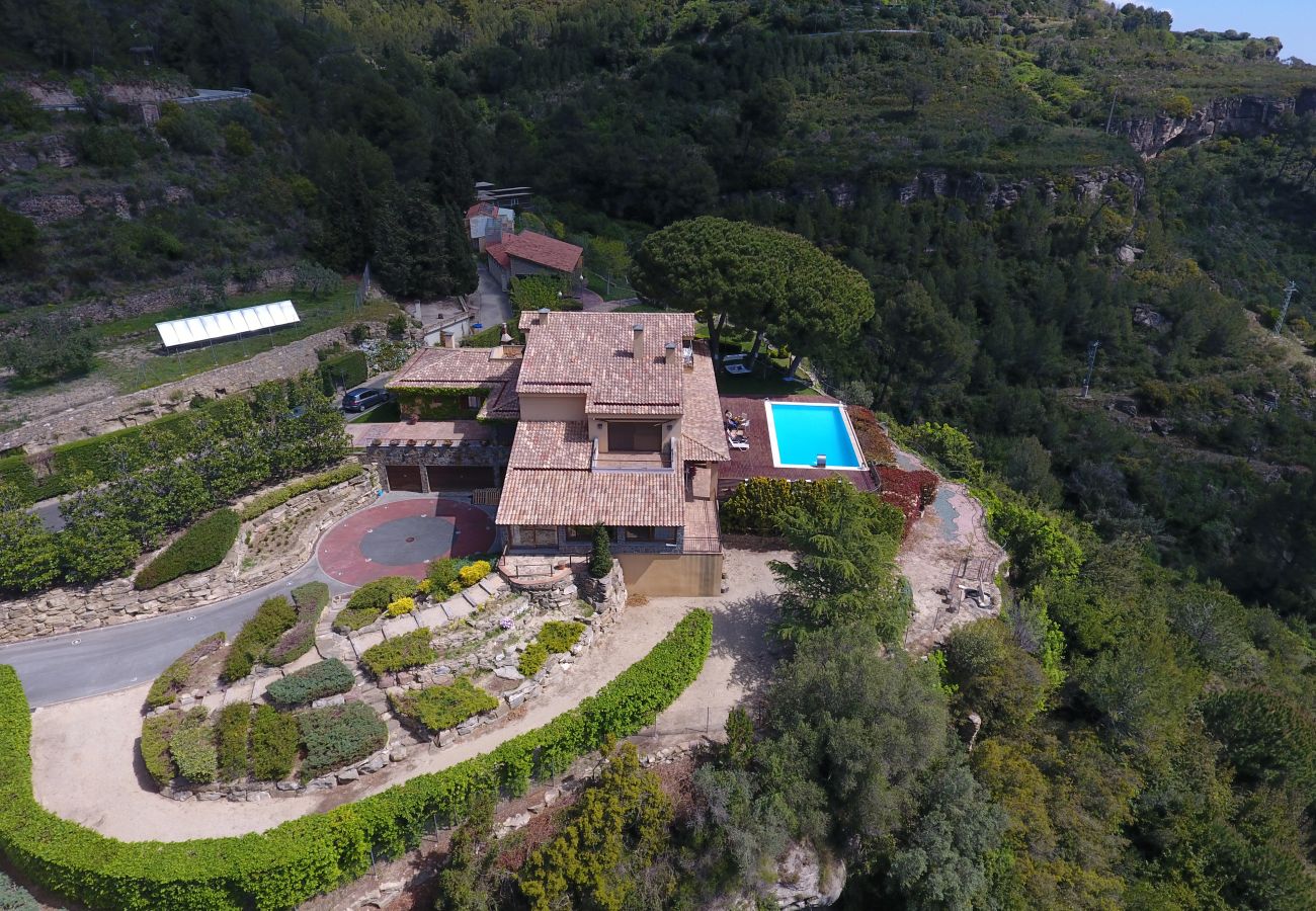 Villa à Sant Feliu de Codines - Vue imprenable et piscine chauffée pour 25 pax à 35min de BCN!