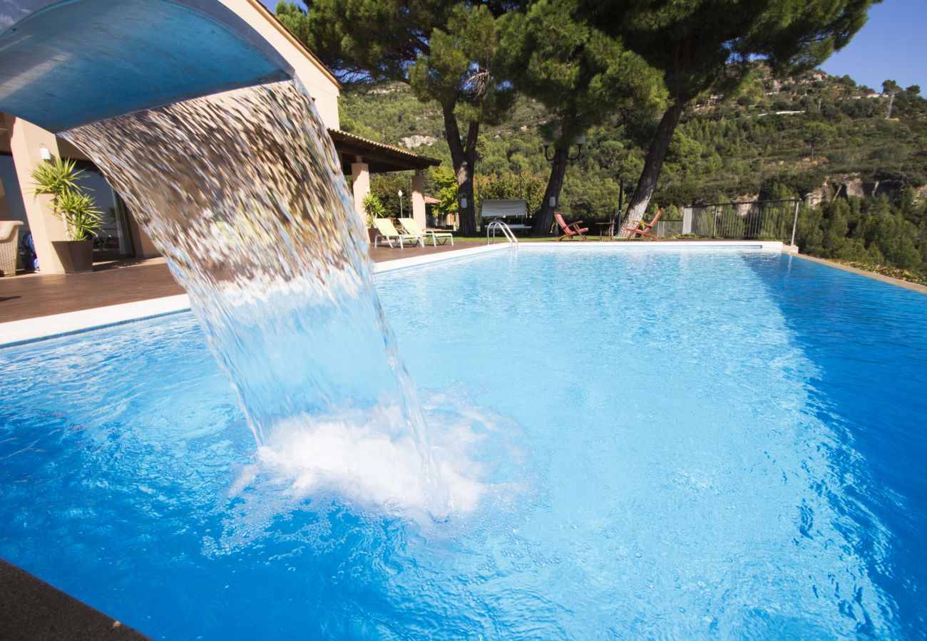 Villa à Sant Feliu de Codines - Vue imprenable et piscine chauffée pour 25 pax à 35min de BCN!
