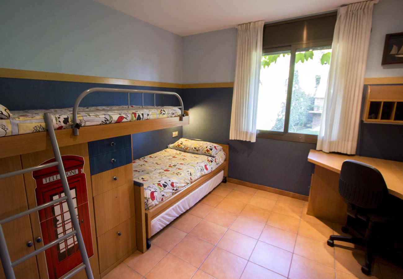 Villa à Sant Feliu de Codines - Vue imprenable et piscine chauffée pour 25 pax à 35min de BCN!
