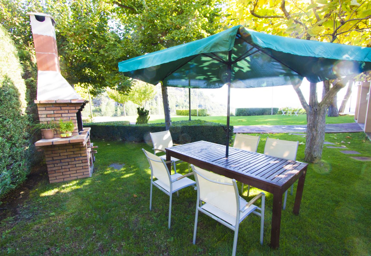 Villa à Sant Feliu de Codines - Vue imprenable et piscine chauffée pour 25 pax à 35min de BCN!